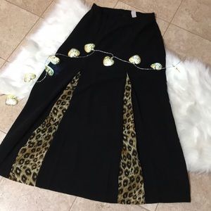 Classy black skirt with closed leopard slits!!💕
